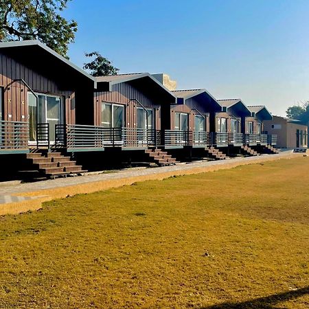 Vrindavan Greens Resort อุเดเปอร์ ภายนอก รูปภาพ